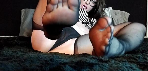  AdalynnX - Worship The Soles of My Goddess Feet